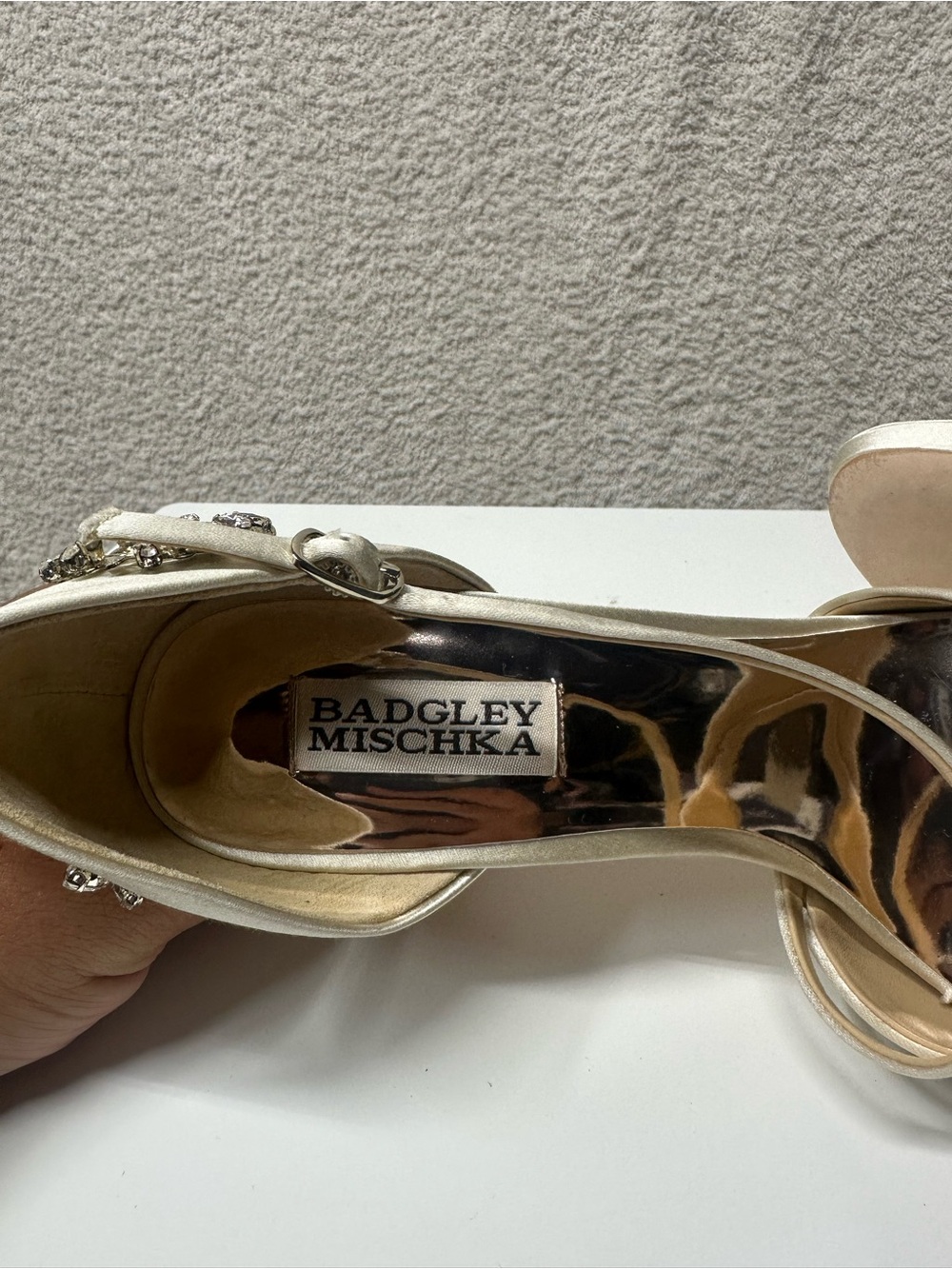 Badgley Mischka Size 7.5 Ivory Satin Crystal Embellished Bridal Heels - Picture 6 of 7